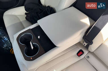 Лифтбек Tesla Model S 2022 в 