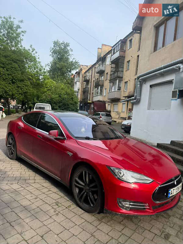 Лифтбек Tesla Model S 2015 в Коломые