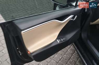 Ліфтбек Tesla Model S 2016 в 