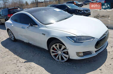 Tesla Model S 2015