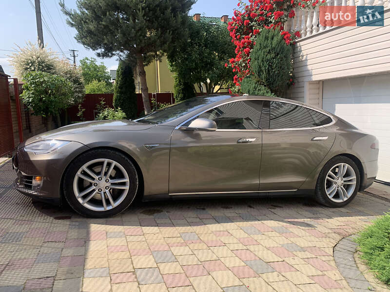 Ліфтбек Tesla Model S 2015 в 