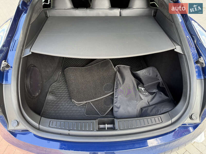 Ліфтбек Tesla Model S 2017 в Києві