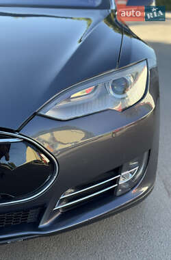Лифтбек Tesla Model S 2014 в 