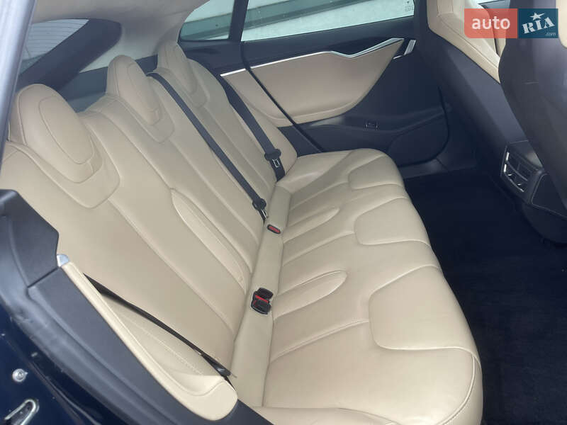 Лифтбек Tesla Model S 2014 в Виннице