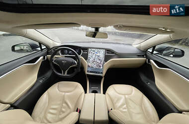 Лифтбек Tesla Model S 2014 в 