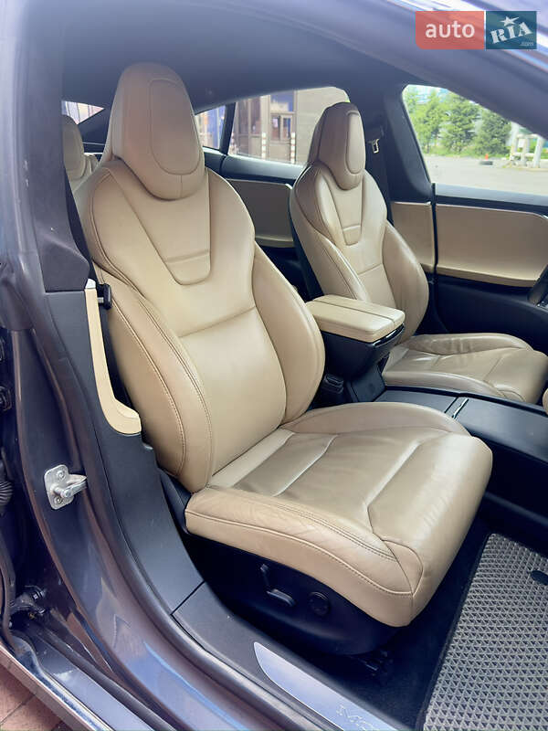 Лифтбек Tesla Model S 2017 в Киеве