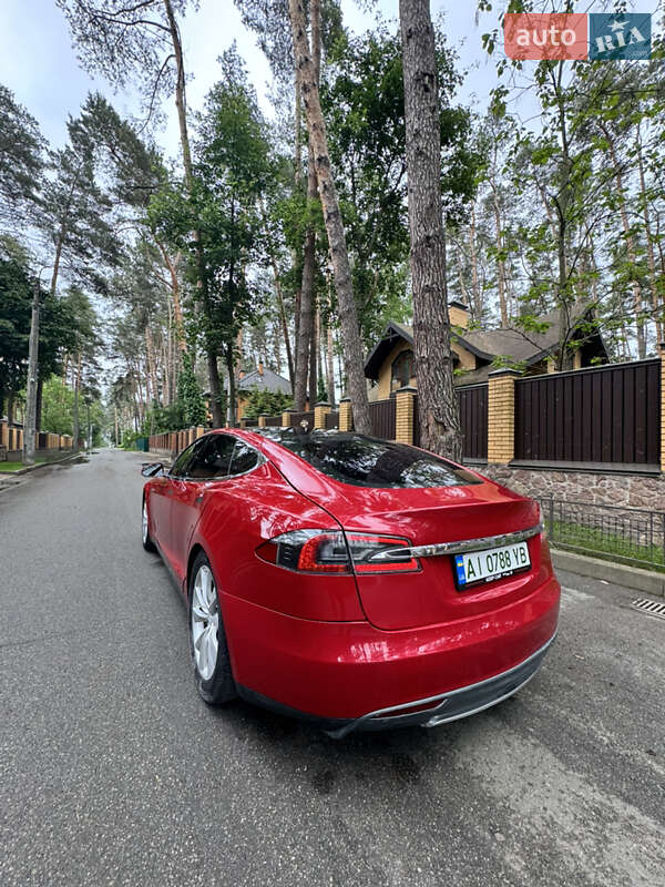 Лифтбек Tesla Model S 2014 в Киеве