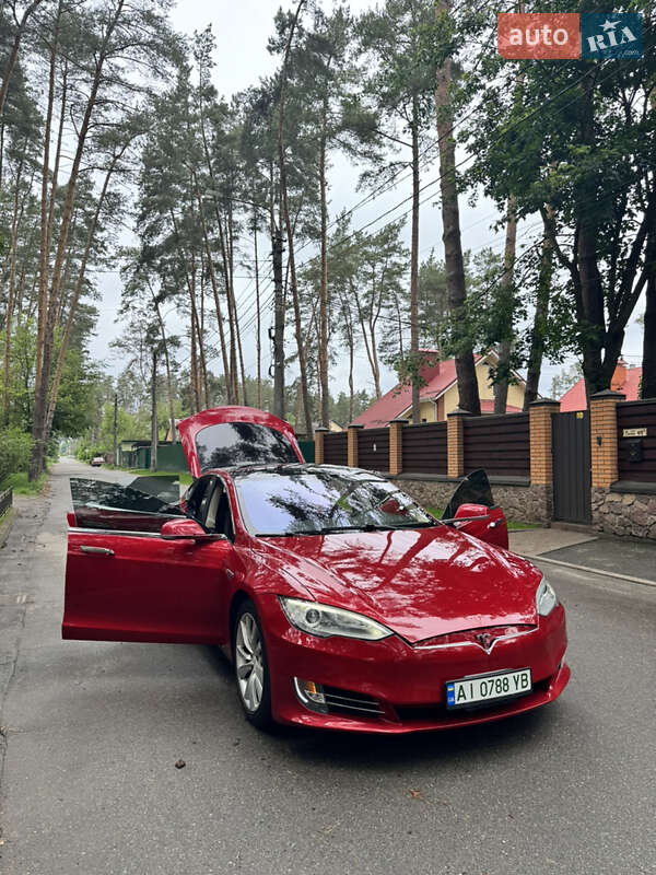 Лифтбек Tesla Model S 2014 в Киеве