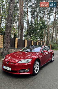 Лифтбек Tesla Model S 2014 в 