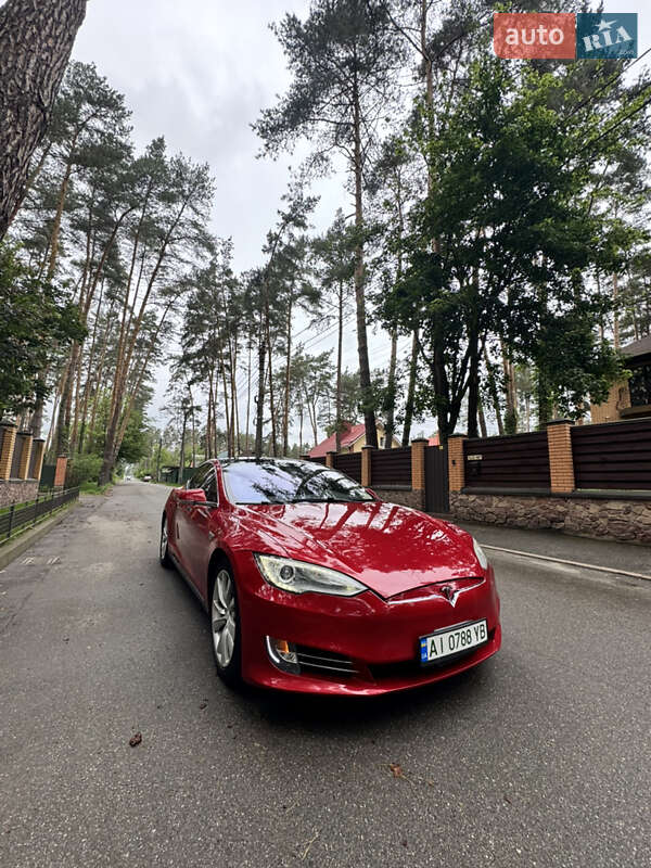 Лифтбек Tesla Model S 2014 в 
