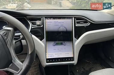 Лифтбек Tesla Model S 2013 в 