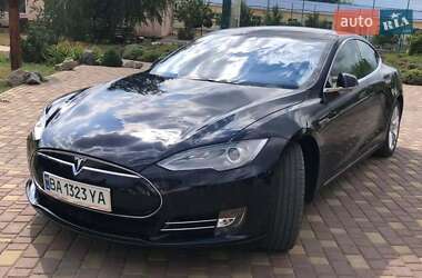 Лифтбек Tesla Model S 2015 в 