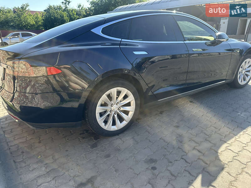 Лифтбек Tesla Model S 2015 в Львове
