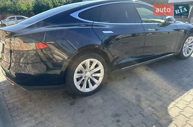 Лифтбек Tesla Model S 2015 в 