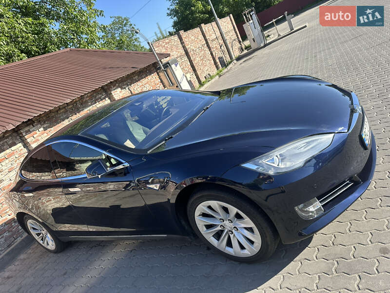 Лифтбек Tesla Model S 2015 в Львове