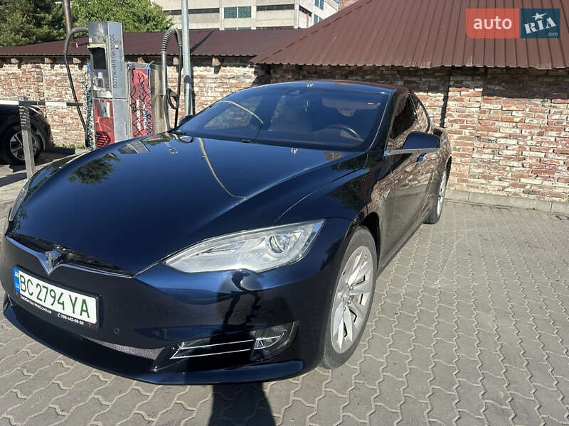 Лифтбек Tesla Model S 2015 в Львове