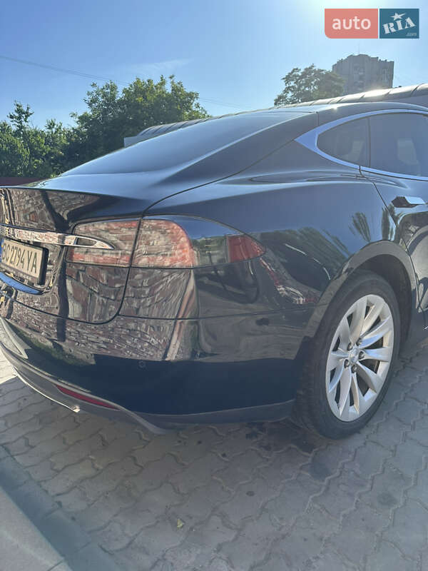 Лифтбек Tesla Model S 2015 в Львове
