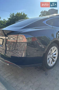 Лифтбек Tesla Model S 2015 в 
