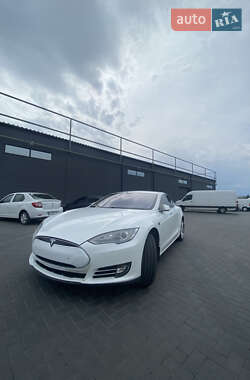 Лифтбек Tesla Model S 2014 в 