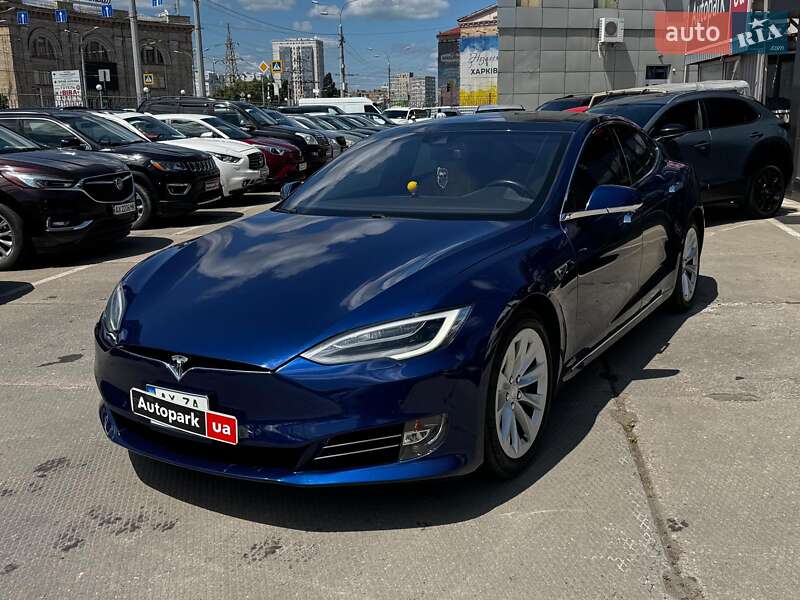 Лифтбек Tesla Model S 2016 в 
