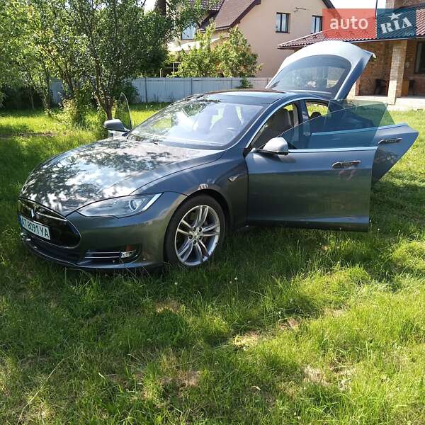 Лифтбек Tesla Model S 2014 в Ивано-Франковске