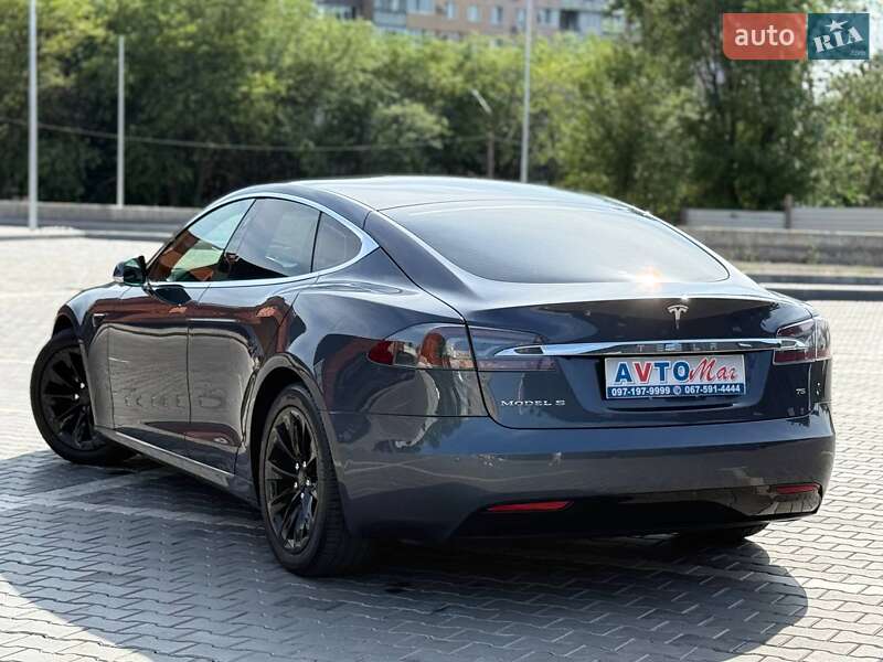 Лифтбек Tesla Model S 2017 в Кривом Роге
