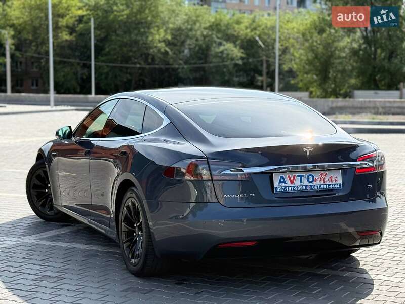 Лифтбек Tesla Model S 2017 в Кривом Роге