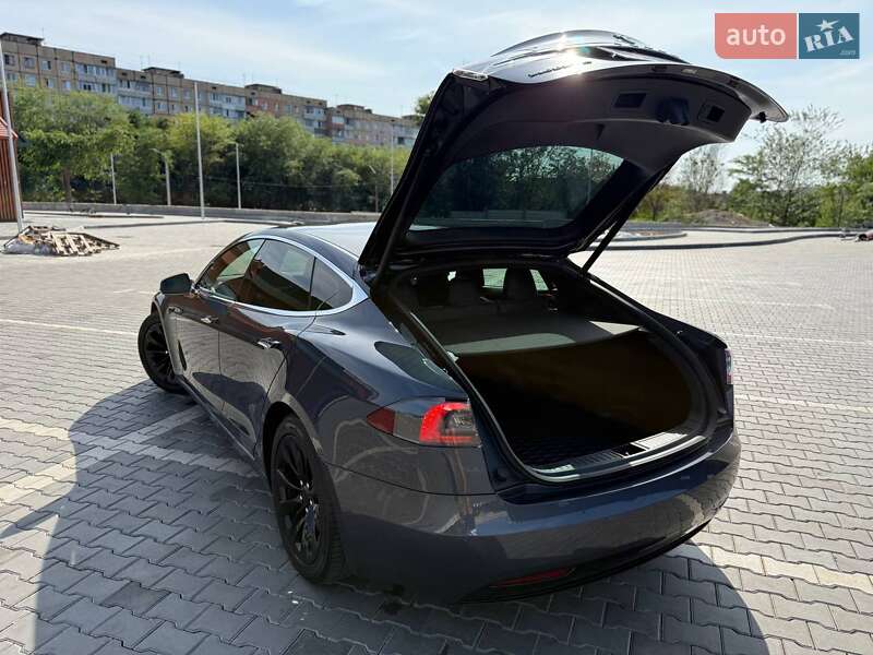 Лифтбек Tesla Model S 2017 в Кривом Роге