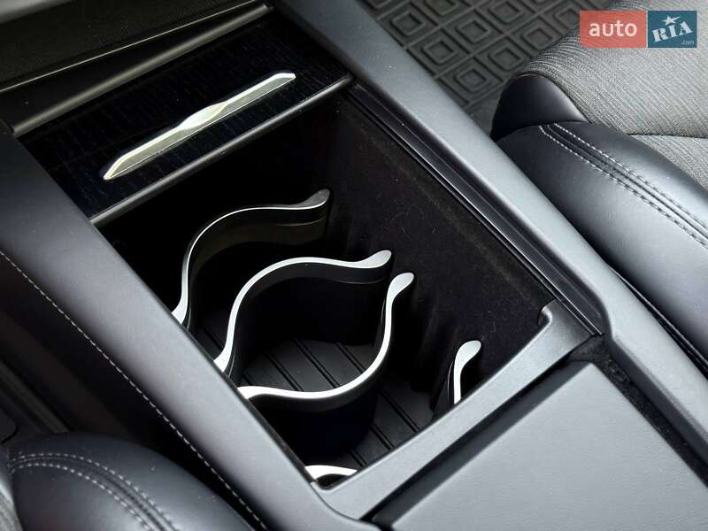 Лифтбек Tesla Model S 2017 в Кривом Роге