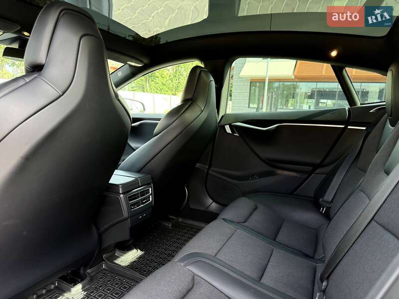 Лифтбек Tesla Model S 2017 в Кривом Роге