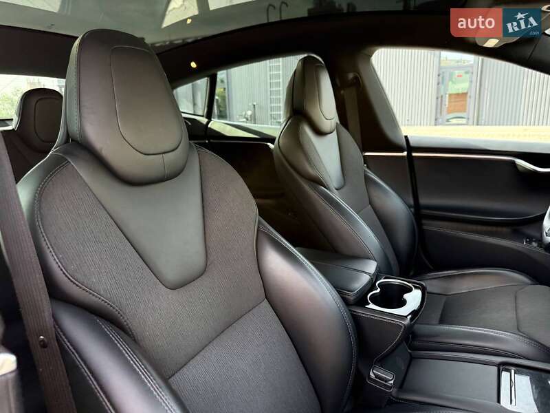 Лифтбек Tesla Model S 2017 в Кривом Роге