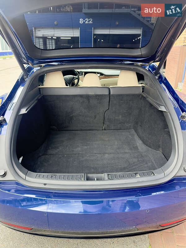 Лифтбек Tesla Model S 2019 в Киеве
