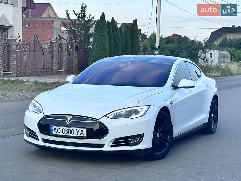 Лифтбек Tesla Model S 2016 в 