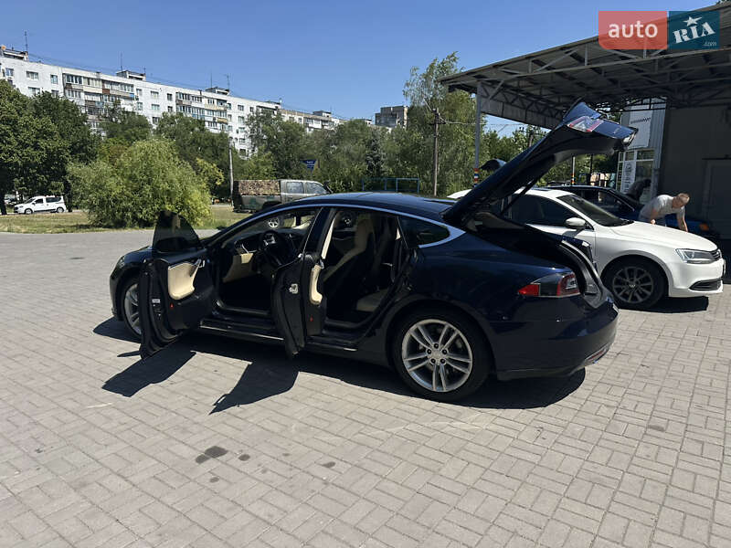 Лифтбек Tesla Model S 2013 в Запорожье