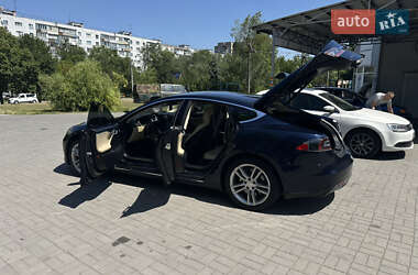 Лифтбек Tesla Model S 2013 в 