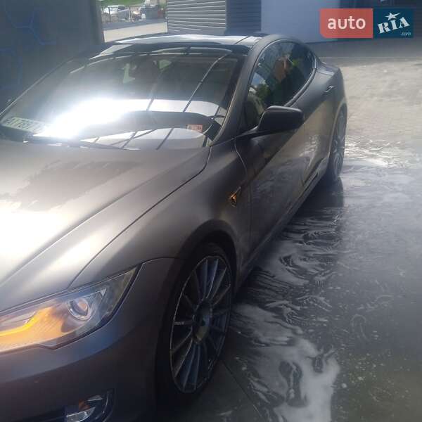 Лифтбек Tesla Model S 2014 в Фастове