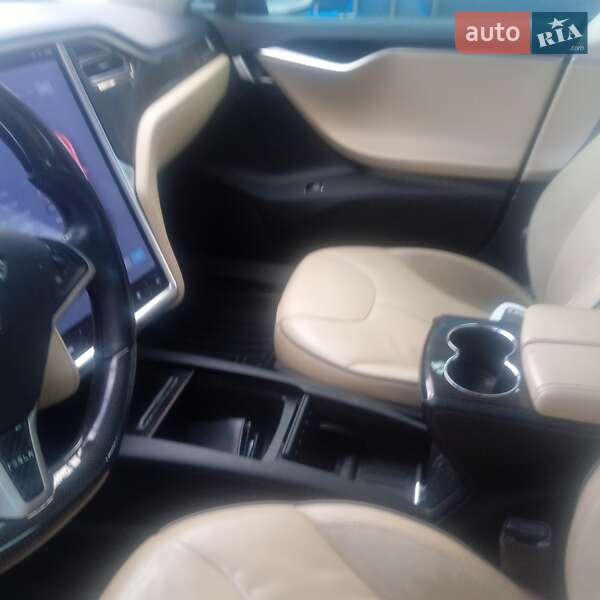 Лифтбек Tesla Model S 2014 в Фастове