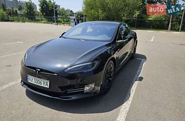Лифтбек Tesla Model S 2015 в 