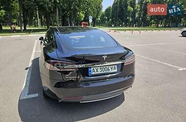 Лифтбек Tesla Model S 2015 в 