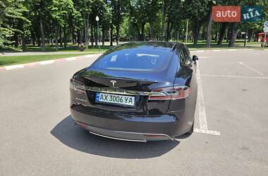 Лифтбек Tesla Model S 2015 в 