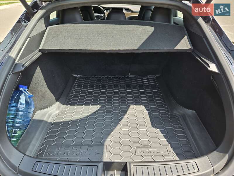 Лифтбек Tesla Model S 2015 в Харькове