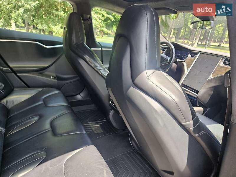 Лифтбек Tesla Model S 2015 в Харькове