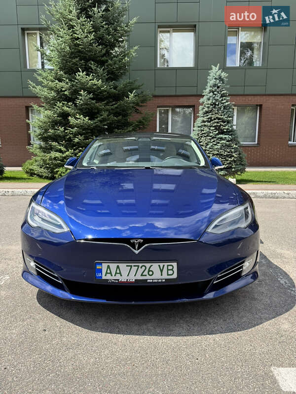 Ліфтбек Tesla Model S 2017 в Бучі