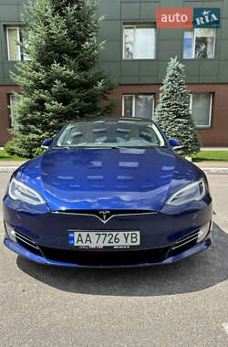 Лифтбек Tesla Model S 2017 в 