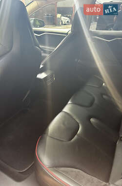 Лифтбек Tesla Model S 2013 в 