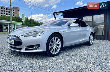 Ліфтбек Tesla Model S 2015 в Чернівцях