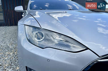 Лифтбек Tesla Model S 2015 в 