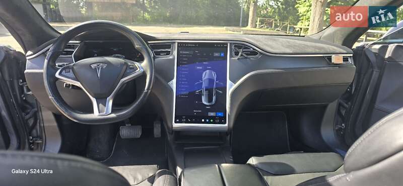 Ліфтбек Tesla Model S 2017 в Івано-Франківську
