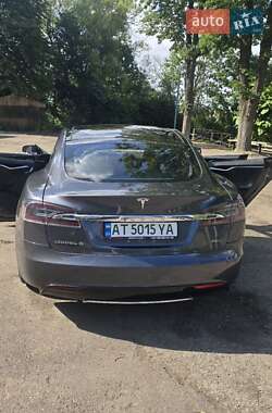 Лифтбек Tesla Model S 2017 в Ивано-Франковске