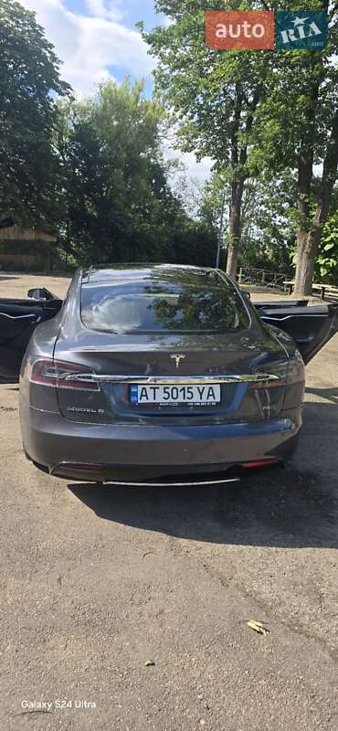 Ліфтбек Tesla Model S 2017 в Івано-Франківську